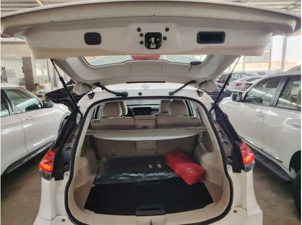 Car image 30