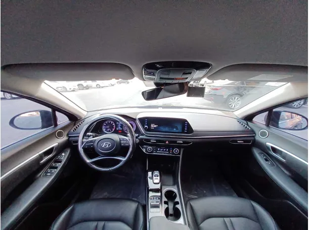 Car image 13