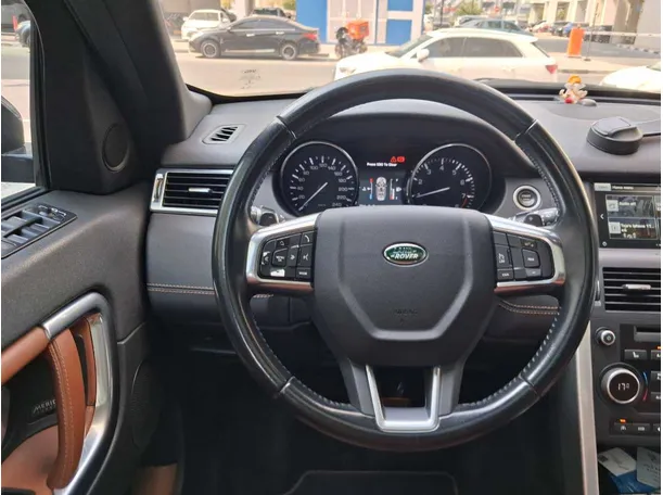 Car image 19
