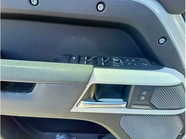 Car image 37