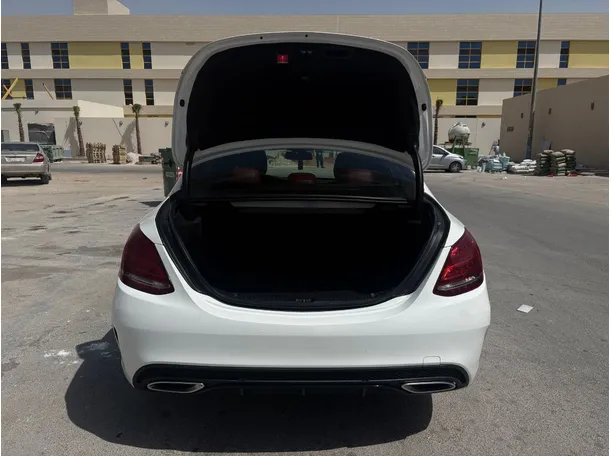 Car image 26