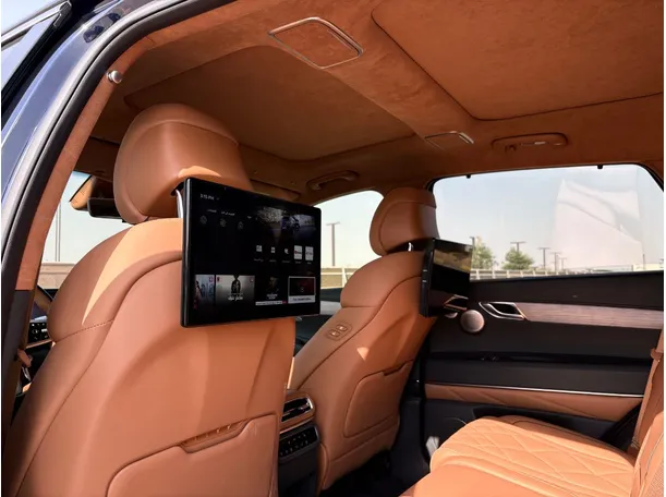 Car image 17