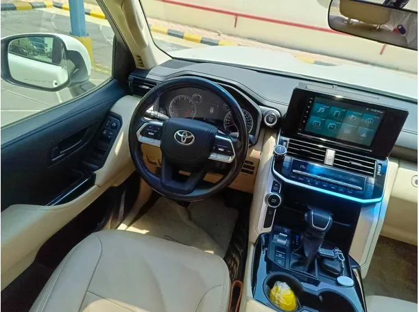 Car image 25