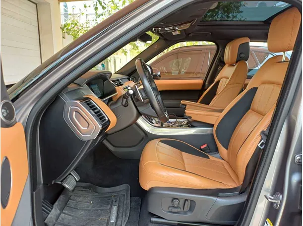 Car image 11