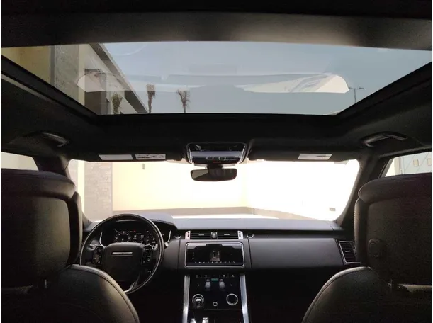 Car image 18