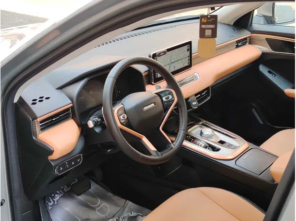 Car image 13