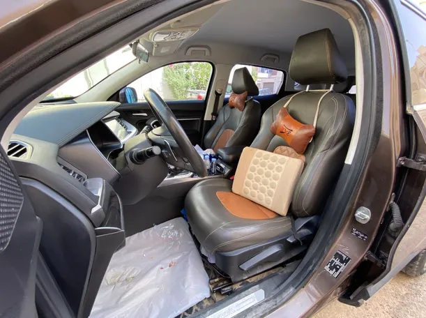 Car image 10