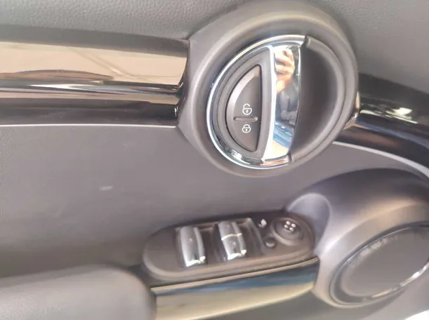 Car image 29