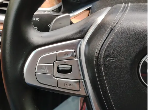 Car image 30