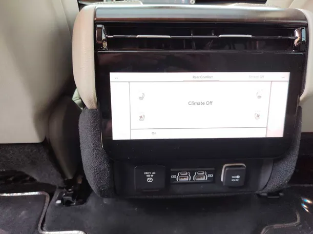 Car image 30