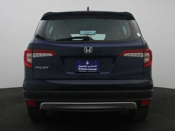 Car image 12