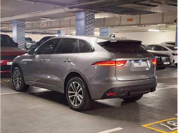 Car image 7