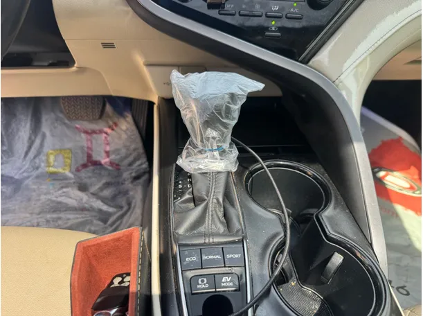 Car image 15