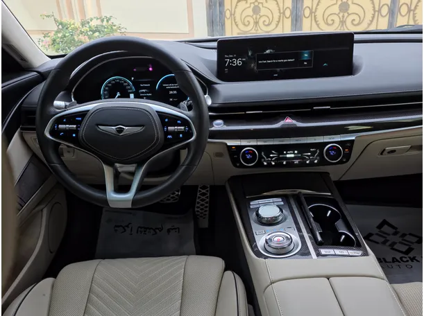 Car image 7