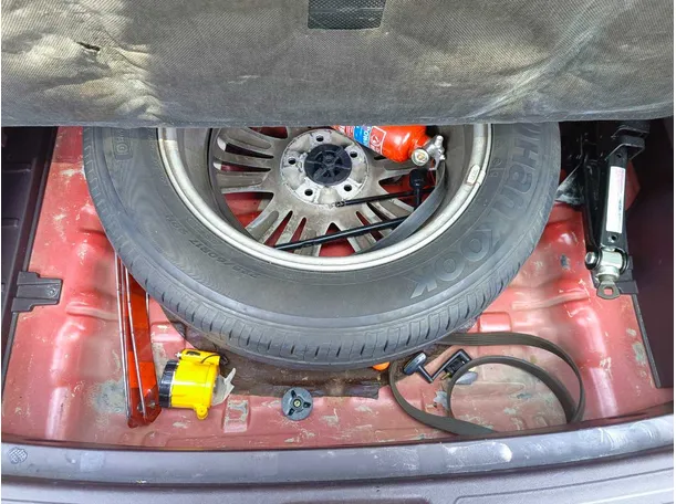 Car image 30