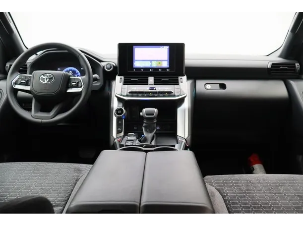 Car image 14