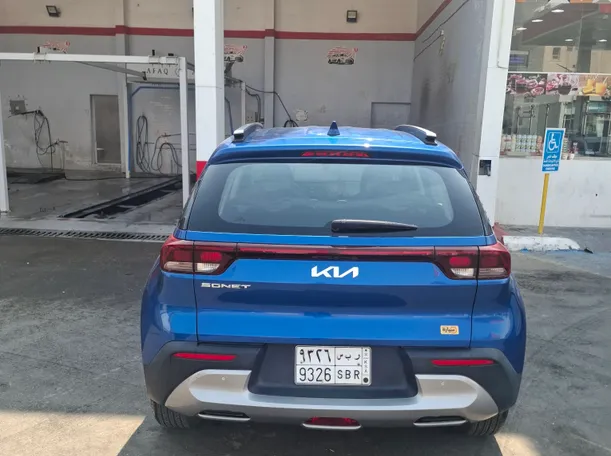 Car image 9