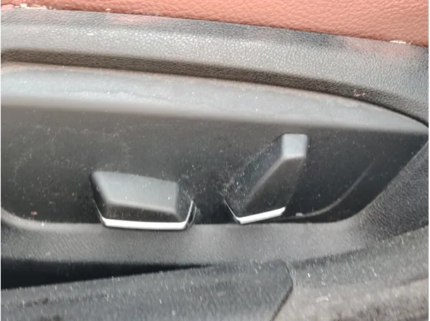 Car image 32