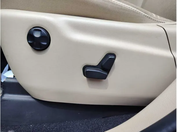 Car image 28