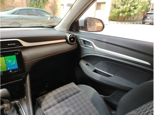 Car image 25
