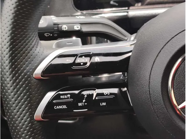 Car image 35