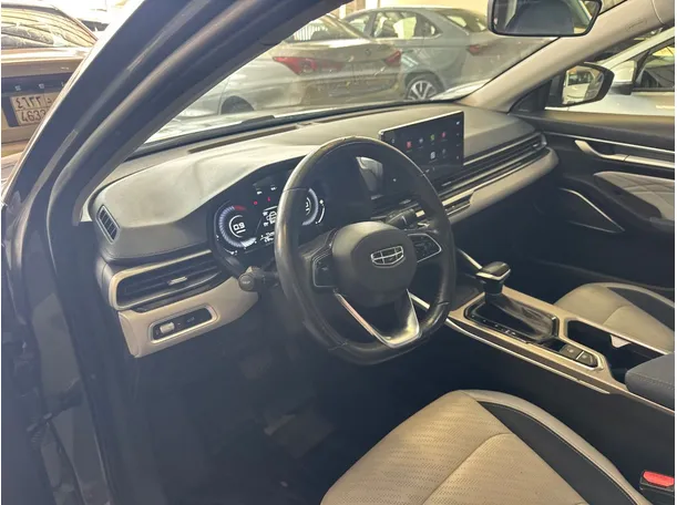 Car image 15