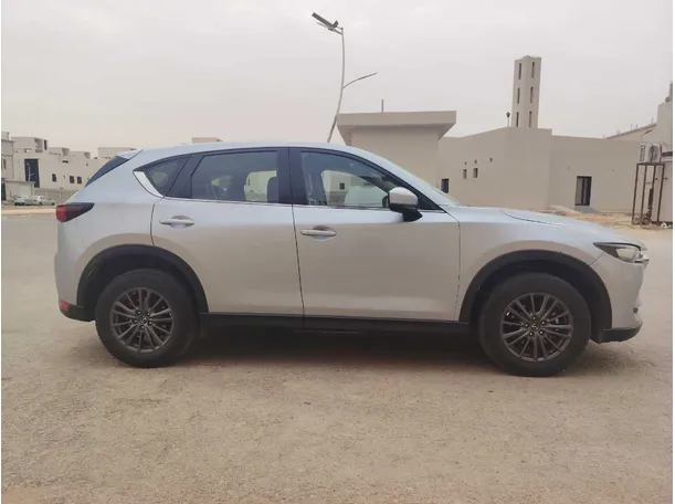 Car image 4