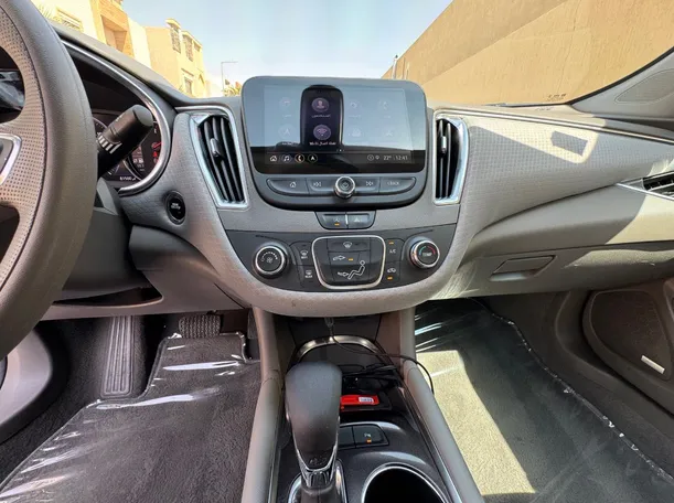 Car image 16