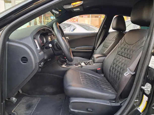 Car image 12