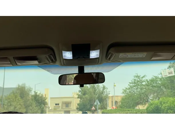 Car image 26