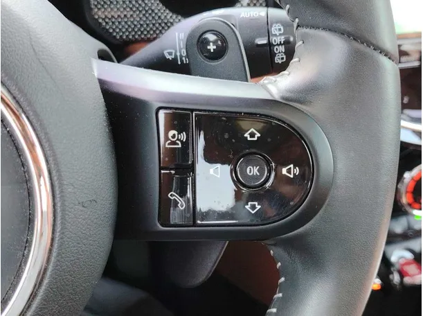 Car image 28