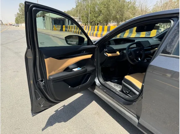 Car image 10