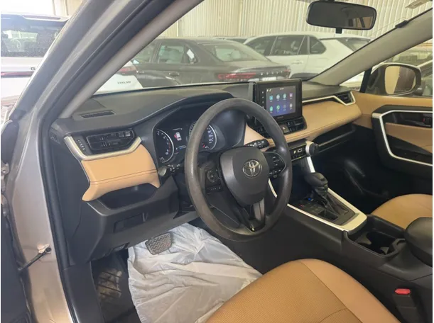 Car image 8