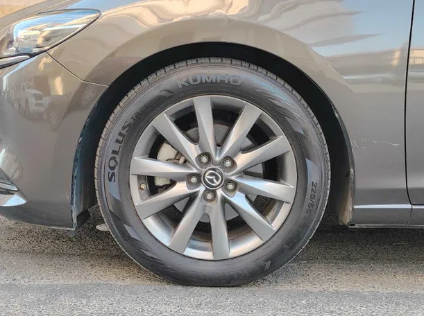 Car image 10