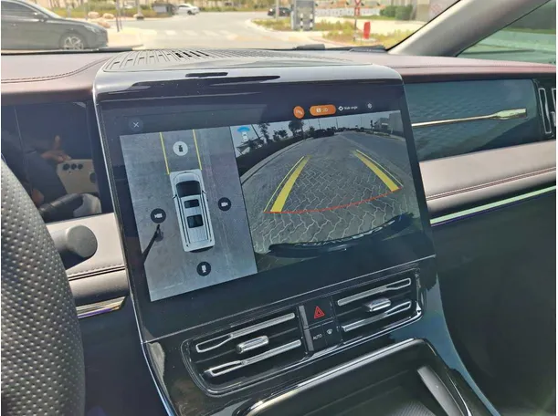 Car image 14