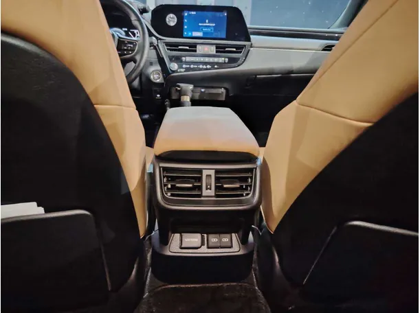 Car image 31
