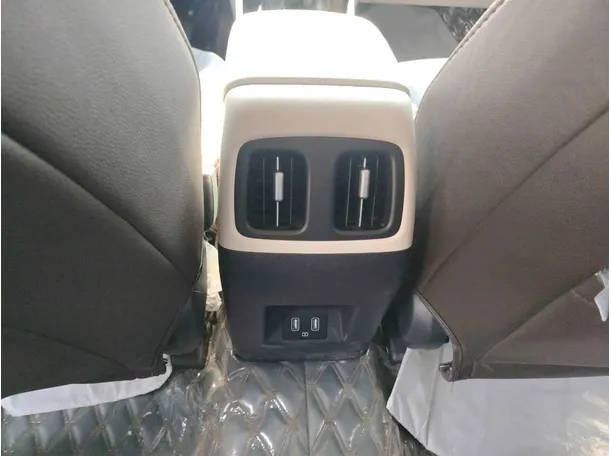 Car image 37