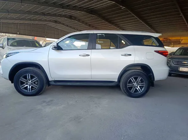 Car image 8
