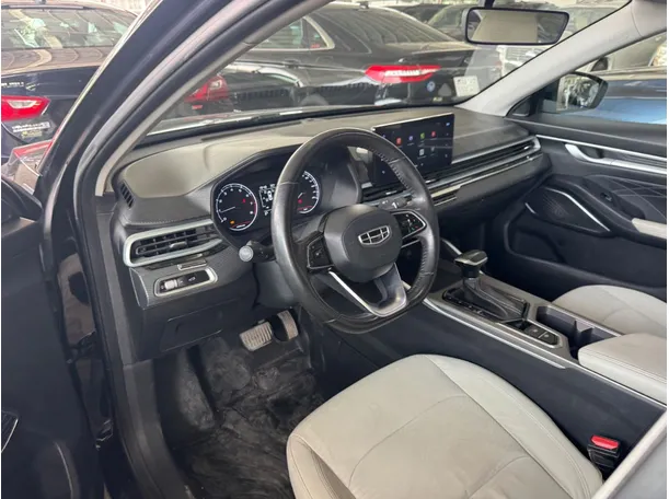 Car image 14