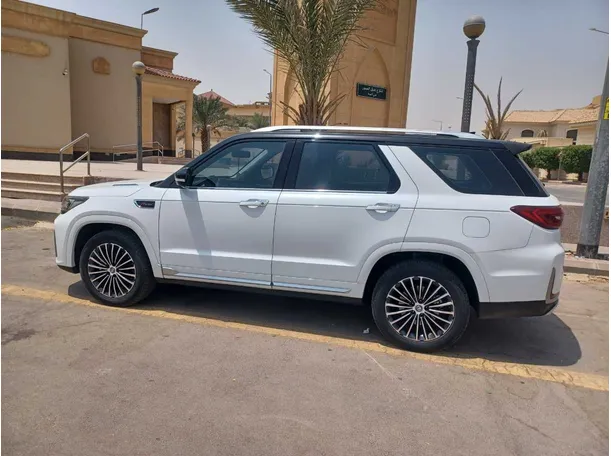 Car image 8