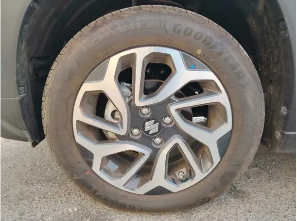 Car image 10