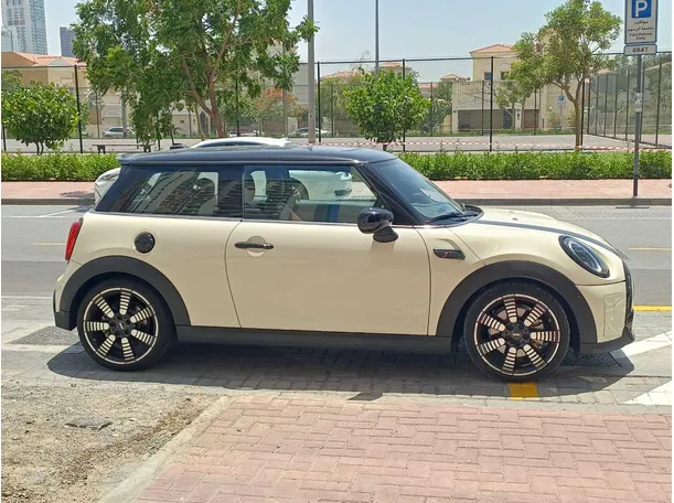 Car image 8