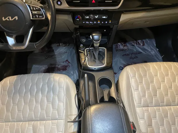 Car image 19