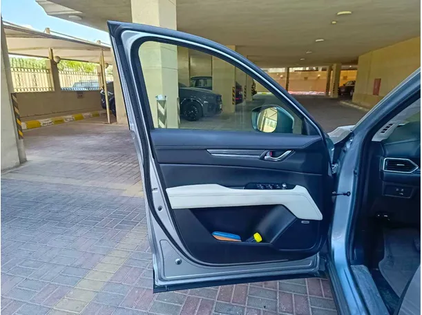 Car image 13