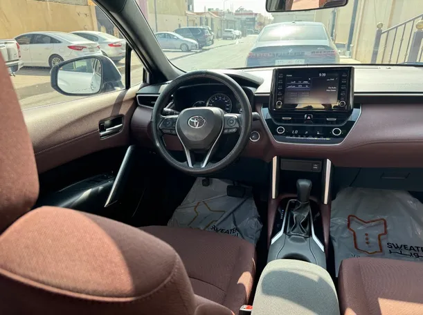 Car image 13