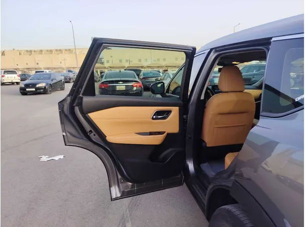 Car image 13