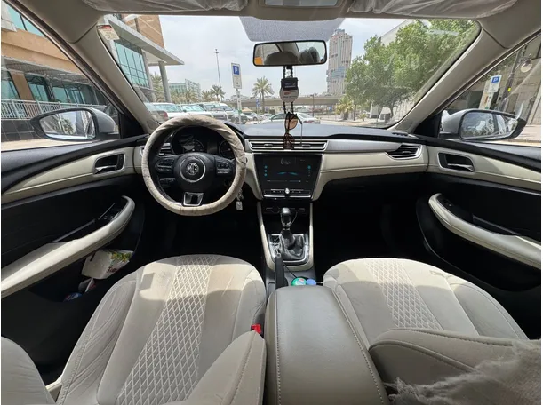 Car image 15