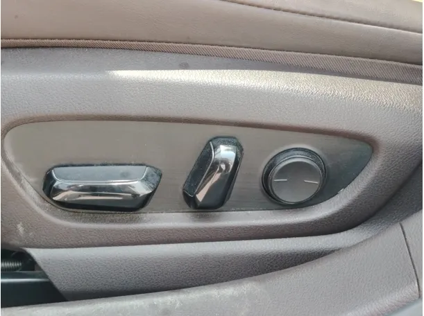 Car image 29