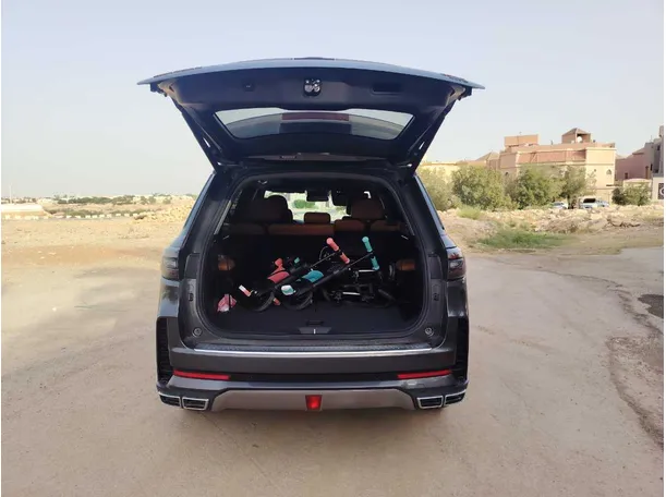 Car image 24
