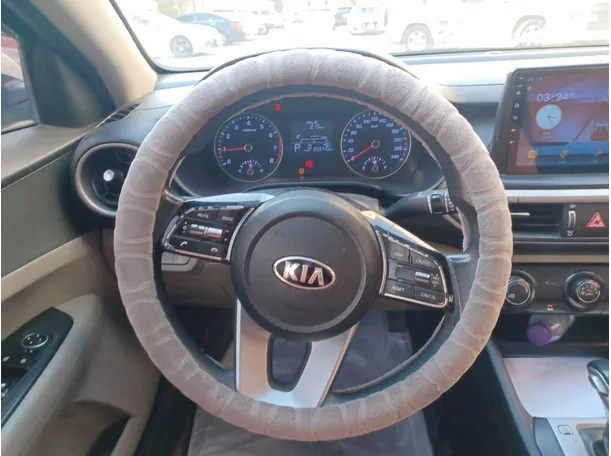 Car image 16